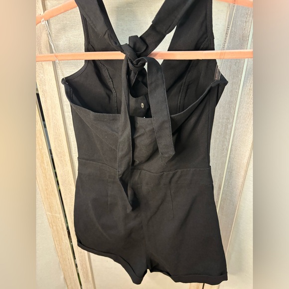 Haute Monde cut out mini halter romper NWOT 🌺2 $14 4 for $20 item!! - Picture 4 of 10